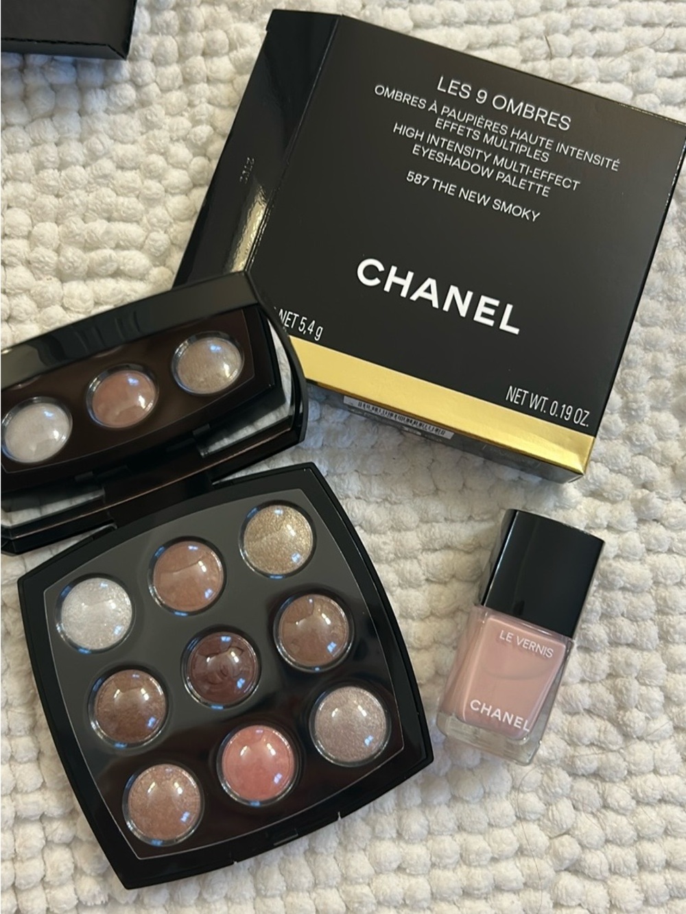 Limited edition) Chanel eyeshadow & nail